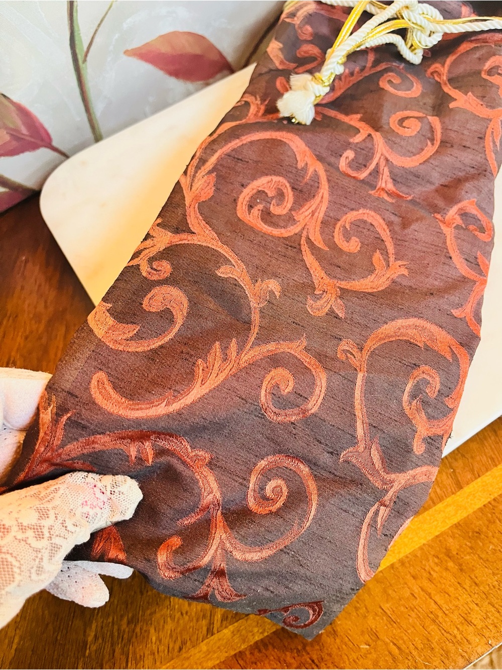 Silk-Like Brocade Wine Bottle Gift Pouch w/Embroidery & Drawstring (Like New) - Picture 9 of 11